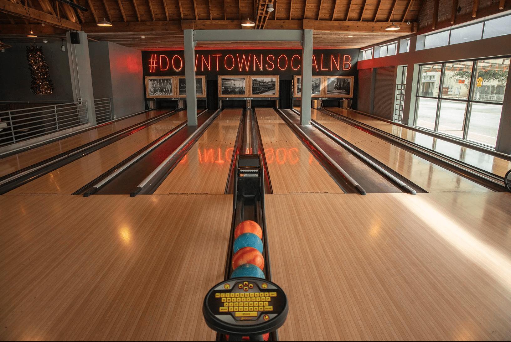 6 lanes of boutique bowling by usbowling